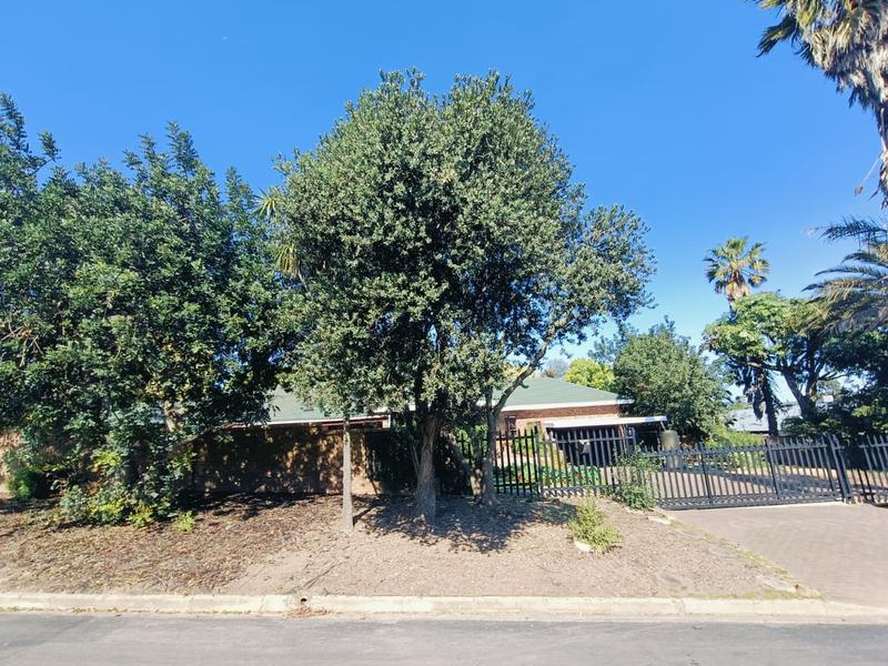 4 Bedroom Property for Sale in Schoongezicht Western Cape